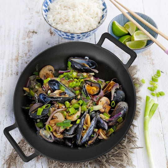 MegaChef 14" Heavy Duty Cast Iron Wok With Wood Lid Set